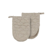 Load image into Gallery viewer, Quilted Mini Oven Mitt with Silicone