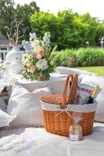 Load image into Gallery viewer, Picnic Basket