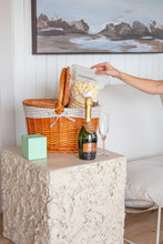 Load image into Gallery viewer, Picnic Basket