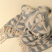 Load image into Gallery viewer, Daisy Days Throw