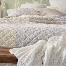 Load image into Gallery viewer, Luna Quilt