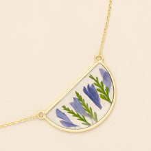 Load image into Gallery viewer, Pressed Flower Necklace