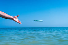 Load image into Gallery viewer, Waboba Flobo Floating Disc