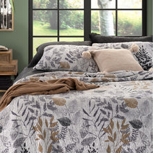 Load image into Gallery viewer, Lena Foilage Quilt
