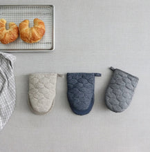 Load image into Gallery viewer, Quilted Mini Oven Mitt with Silicone
