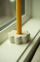 Load image into Gallery viewer, Daisy Candle Holder
