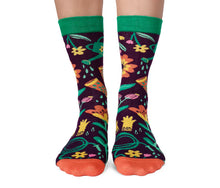 Load image into Gallery viewer, Green Thumb Ladies Socks
