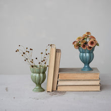 Load image into Gallery viewer, Scalloped Footed Vase

