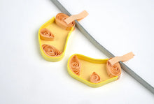 Load image into Gallery viewer, Baby Clothesline Quilling Card
