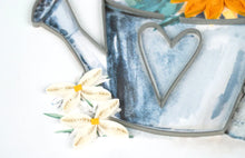 Load image into Gallery viewer, Garden Watering Can Quilling Card
