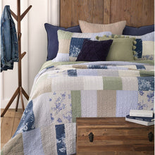 Load image into Gallery viewer, Constancia Patchwork Quilt
