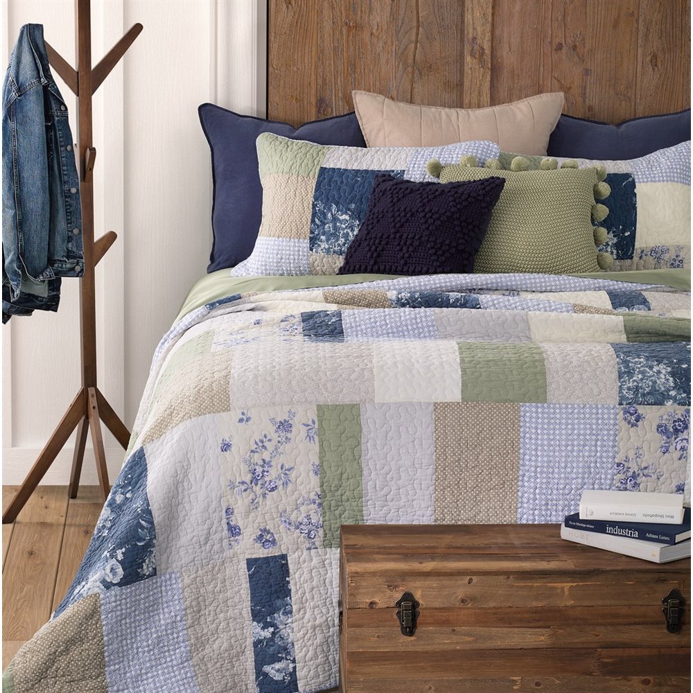 Constancia Patchwork Quilt